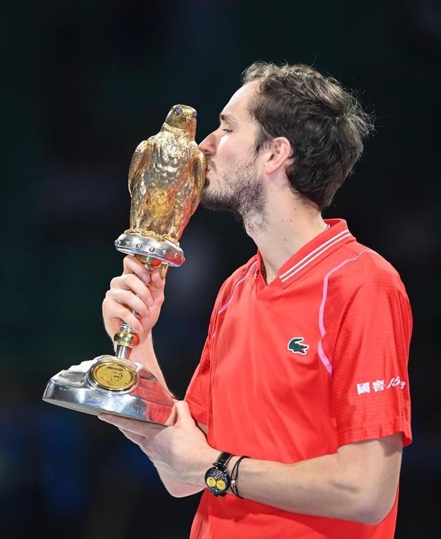 ATP总决赛险胜澳网,梅德韦杰夫高光表现 ATP总决赛险胜澳网,梅德韦杰夫高光表现