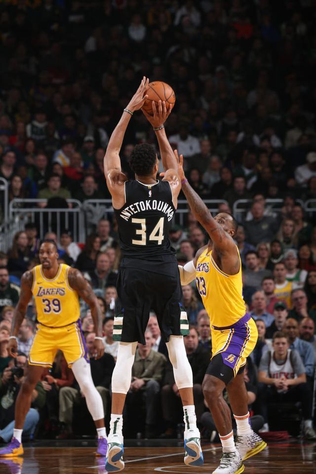 鹈鹕翻盘吉林队，字母哥刷新纪录