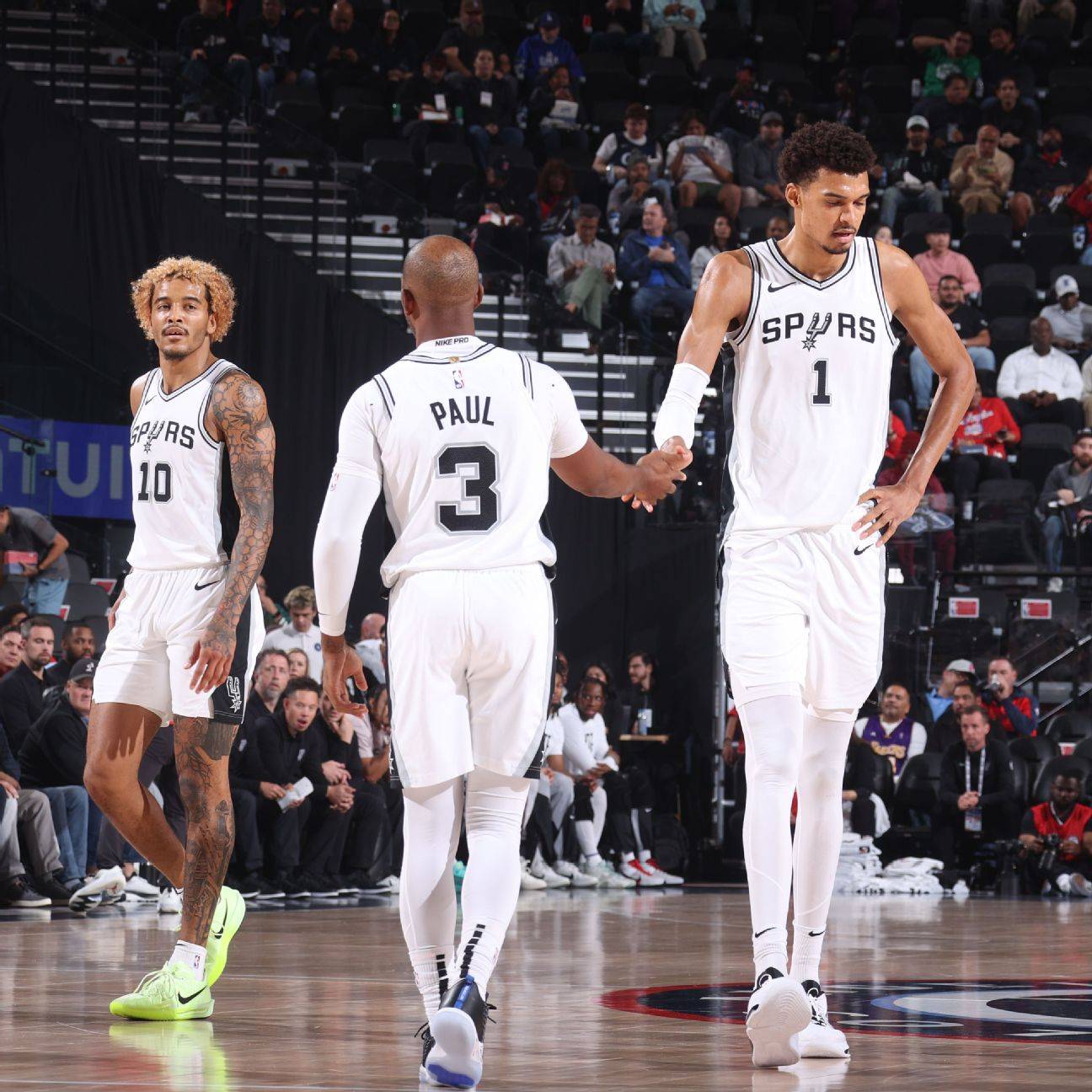 开云官网-热火翻盘马刺，浓眉哥惊艳四座